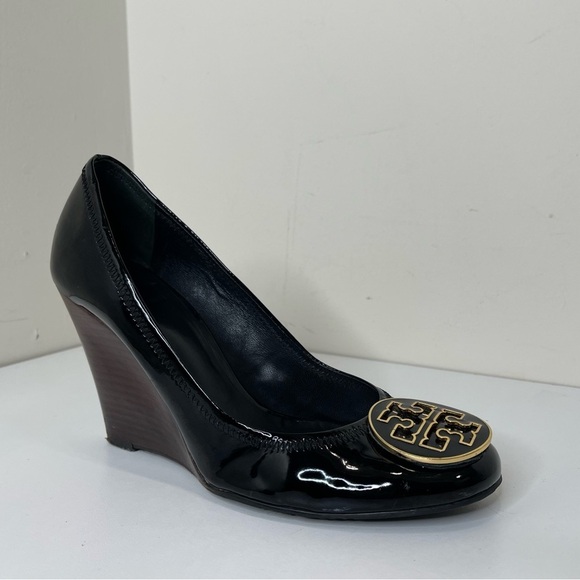 Tory Burch Patented Leather Sophie Wedge Heels Shoes quiet luxury Logo - Picture 2 of 10